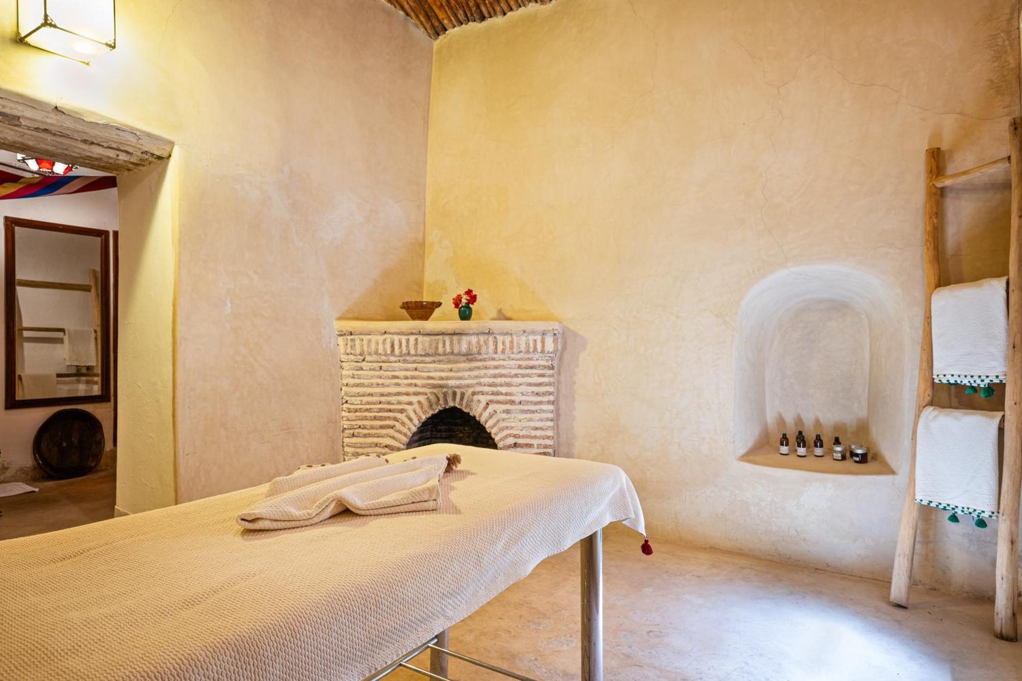 Tigmi Bed & Breakfast Oumnas Eksteriør bilde